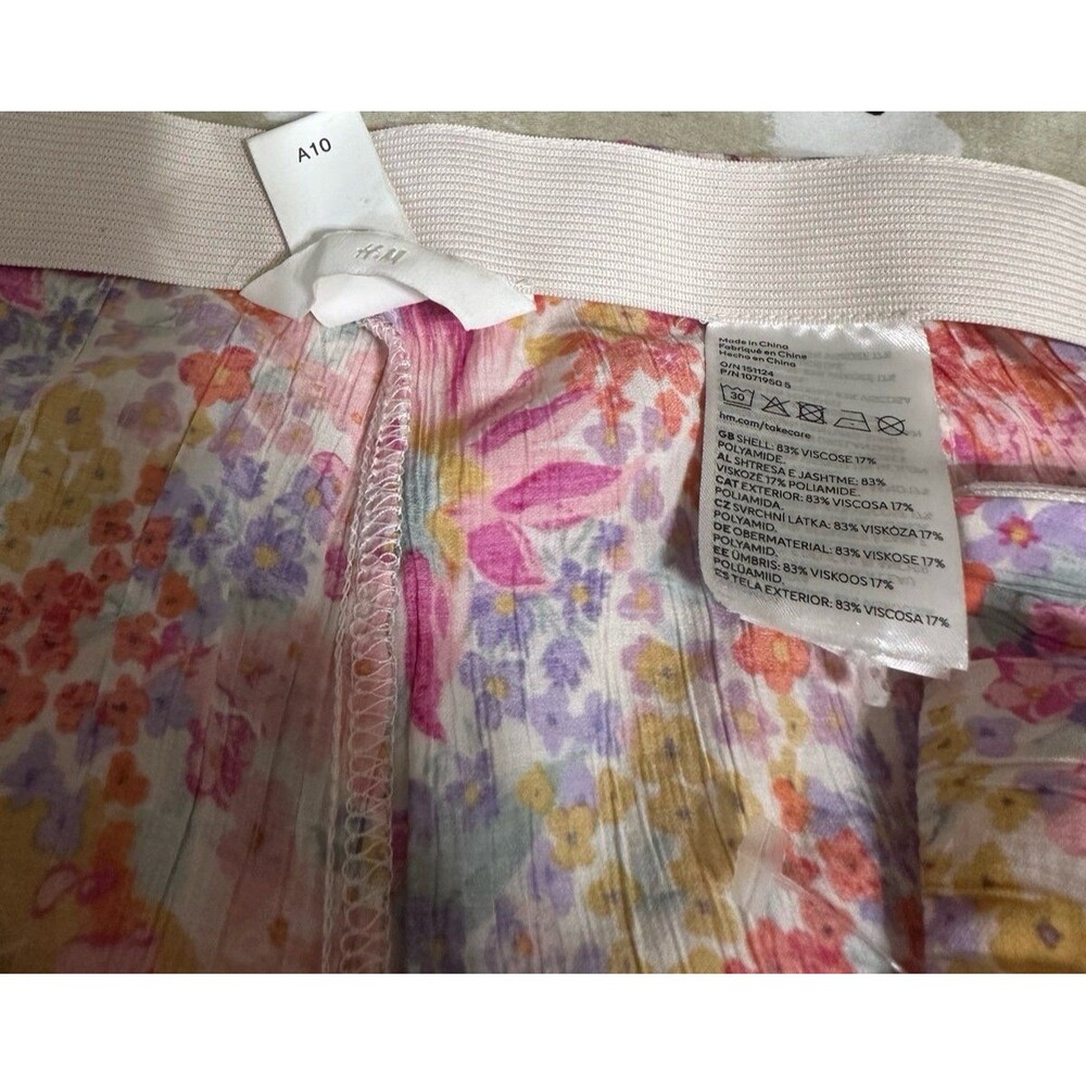 H&M floral bottoms - Picture 3 of 8